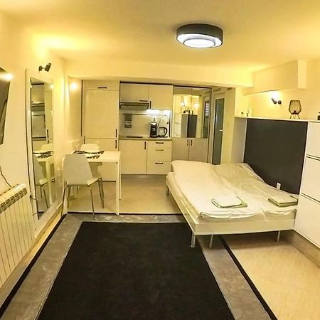 Studio With Courtyard Just Steps Away Vitosha Str 索菲亞 外观 照片