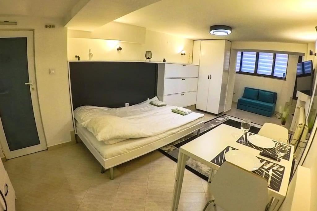 Studio With Courtyard Just Steps Away Vitosha Str 索菲亞 外观 照片